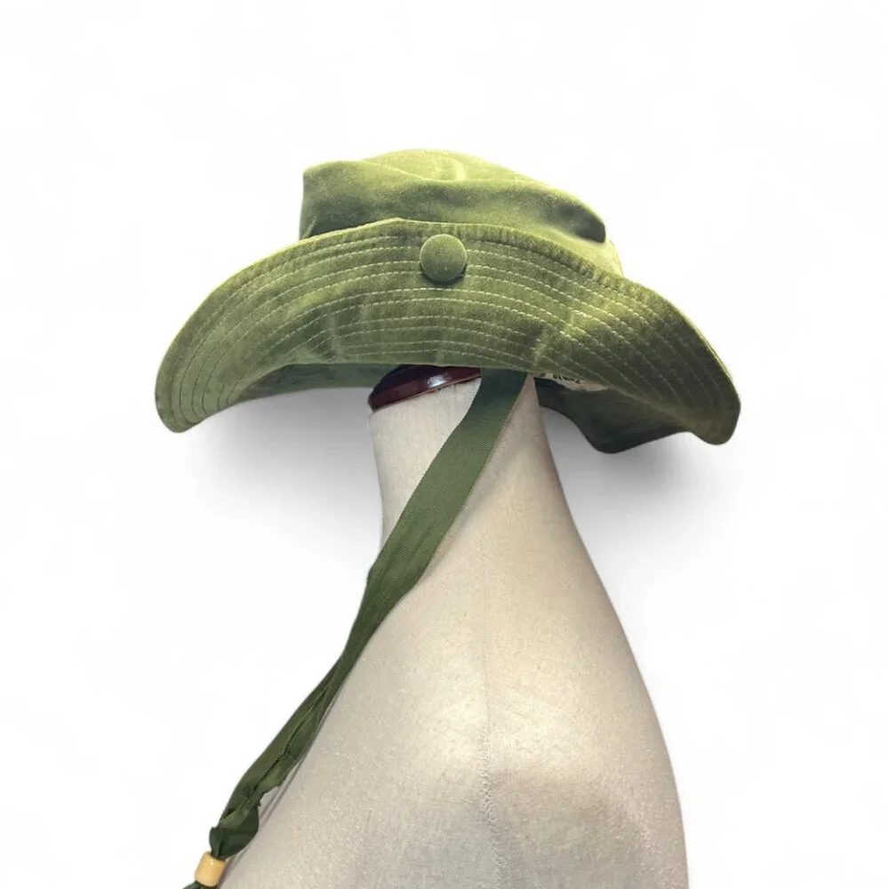 Vintage Mr. John Deb-Teen Womens Green Velvet Hat‎ with ribbon strap 50s/60s